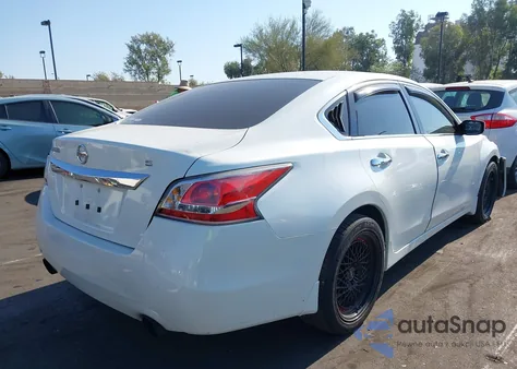 2015 Nissan Altima 2.5 S z USA, uszkodzony, nr VIN 1N4AL3AP7FN315095